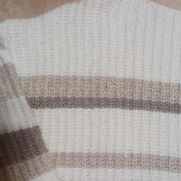 Old Navy Sweater - Picture 3 of 10